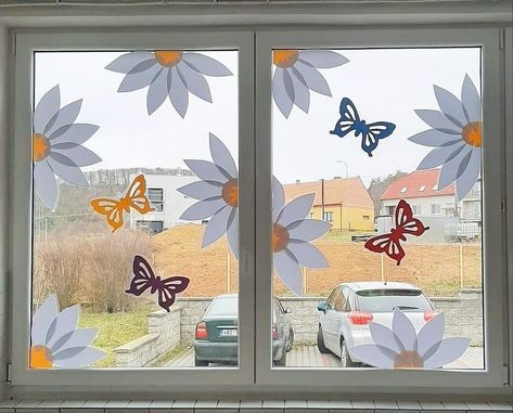 School Window Decorations, Classroom Window Decorations, Craft Pictures, Classroom Window, Kindergarten Decorations, Spring Classroom, Spring Window, Cool Paper Crafts, Spring Crafts For Kids