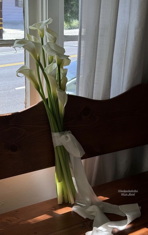 Trumpet Lily Bouquet, Long Calla Lily Bouquet, Wedding Bouquets With Calla Lily, Long Stem Calla Lily Bridal Bouquet, Long Stem Lily Bouquet, Calla Lily Orchid Bouquet, Long Stem Calla Lily Bouquet, Simple Lily Bouquet, Calilily Flower Wedding Bouquet