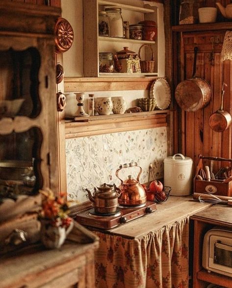 Cottagecore Decorations, Cottagecore Home, Cottage Aesthetic, House Cottage, Country Vintage, Casa Vintage, Cottage Kitchens, Cottage Interiors, Cottage Kitchen