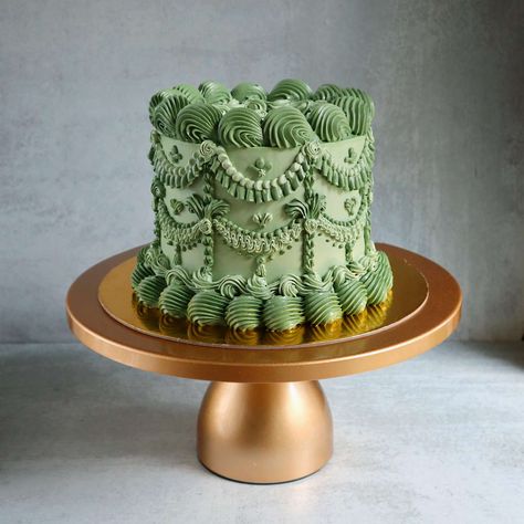 Victorian Cakes, Bolo Vintage, Belle Cake, Vintage Birthday Cakes, Cake Piping, Vintage Cakes, Green Cake, Cake Trends, Cake Gallery