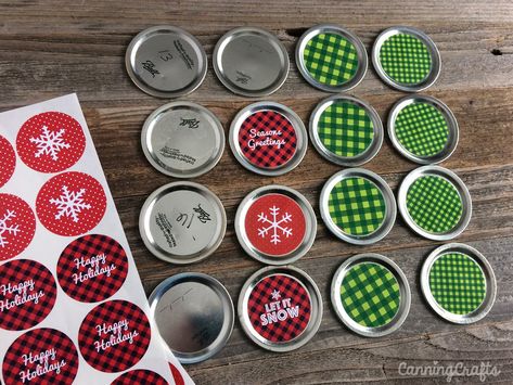 Canning Jar Lid Labels Free Printable, Lids Ornaments, Jar Lid Wreath, Mason Jar Lids Crafts, Jar Lid Crafts, Jar Lid Cover, Mason Jar Lids Ornaments, Holiday Mason Jar, Ball Canning Jars