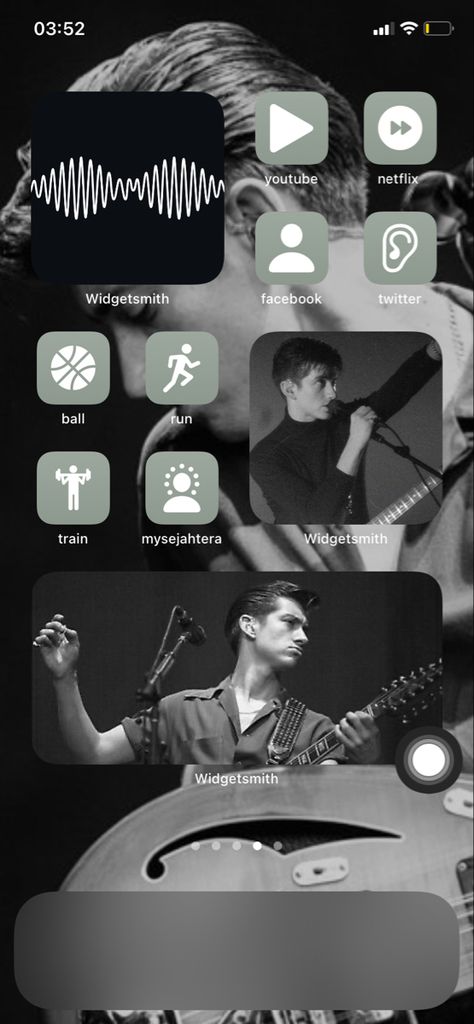 Arctic Monkeys Iphone Layout, Alex Turner Wallpaper Black And White, Arctic Monkeys Phone Layout, Arctic Monkeys Phone Theme, Black And White Arctic Monkeys, Arctic Monkeys Homescreen, Alex Turner Wallpaper Iphone, Arctic Monkeys The Neighbourhood, Arctic Monkeys Lockscreen