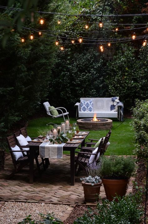 Design Per Patio, Patio Pavers Design, Magic Garden, Outdoor Table Settings, Backyard Inspo, Outdoor Dining Area, String Lights Outdoor, Outdoor Tables, Backyard Oasis