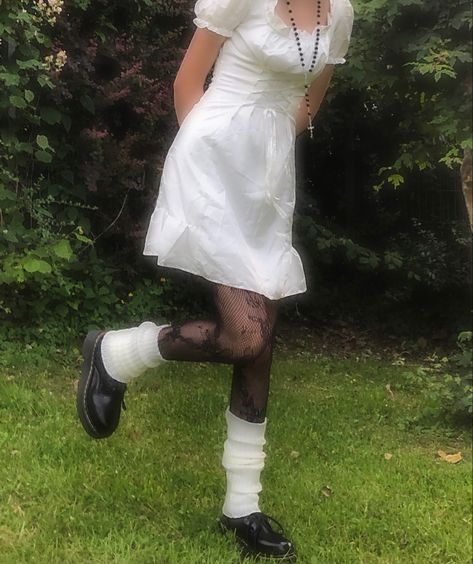 Fairy Grunge White Dress, Casual Angelcore Outfits, White Dress Grunge Outfit, Grunge Angelcore Outfits, Ceyda Core, Grunge White Dress, Emo Dress Outfit, Morute Clothes, White Goth Dress