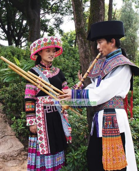 Miao Hmong Wedding, Hmong Fashion, Hmong Clothes, Long Horn, Asian History, Music Instrument, Traditional Music, Traditional Clothes, Southeast Asian