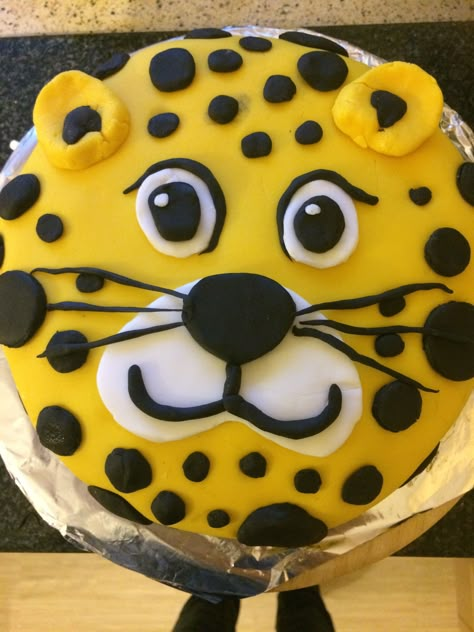 Cheetah cake! Cheetah Cake, Cheetah Cake Birthday, Cheetah Print Birthday Cake, Cheetah Cake Kids, Cheetah Unicorn Cake, Cheetah Cupcakes, Cheetah Birthday Cakes, Buttercream Cheetah Print Cake, Cheetah Cakes