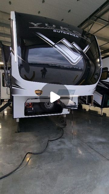 Rvs Interior, 5th Wheel Living, Camper Storage Ideas Travel Trailers, Luxury Rv Living, Rv Floor Plans, Fifth Wheel Toy Haulers, Fifth Wheel Campers, Caravan Camping, Rv Road Trip