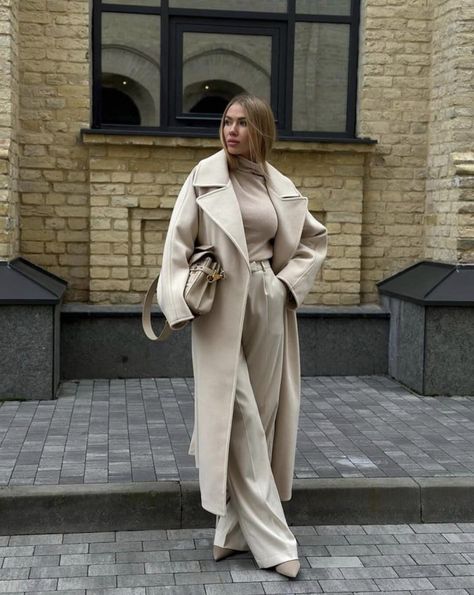 Longline Coat Outfits, Boss Lady Outfit, Long Coat Outfit, Stylish Outfits Casual, Look Office, Classy Winter Outfits, Fashion Top Outfits, London Outfit, Woman Suit Fashion