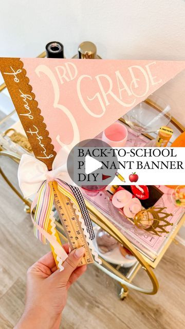 Back To School Pennants, Cricut Back To School Projects, Cricut Doll, School Decorations Diy, Kids School Organization, School Pennant, Cricut Banner, Diy Flag, Educational Assistant