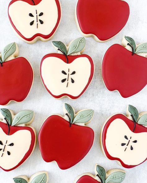 Bouge Cookie Co on Instagram: “Something about these apples just makes me so happy! I also love cookies that are made to look like food 🤷🏼‍♀️😂 These are a sneak peak of…” Apple Cookies Decorated, Veggie Cookies, Custom Sugar Cookies, Love Cookies, 16 Birthday Cake, Apple Cookies, Thanksgiving Cookies, Cookie Tutorials, Pretty Cookies