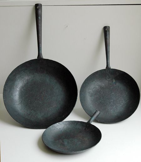 Japanese cast iron pans - Supreme. Ways To Make Coffee, Cast Iron Pans, Make Coffee, Cast Iron Cooking, Cast Iron Cookware, Coffee Filter, Cast Iron Pan, Kitchen Equipment, Coffee Grinder