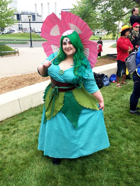 Mega Venusaur cosplay Cosplay For Plus Size Women, Bulbasaur Costume Women, Plus Size Cosplay Ideas Anime, Venusaur Cosplay, Plus Size Cosplay Ideas, Plus Size Cosplay For Women, Bulbasaur Cosplay, Bulbasaur Costume, Cosplay Crochet