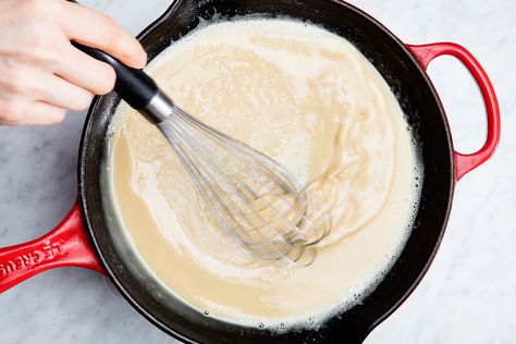 How To Make Roux, New Orleans Food Recipes, Roux Sauce, Roux Recipe, White Cheese Sauce, Hot Dog Chili Sauce, Seafood Mac And Cheese, Baked Crab, Gumbo Soup