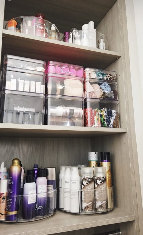 Organizing Beauty Products, Lazy Susan Cabinet Organization, Organic Bathroom Design, Bathroom Closet Organization Ideas, Rangement Makeup, Bathroom Closet Organization, Closet Organization Ideas, Room Organisation, House Organisation