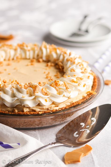 Caramelized White Chocolate Pie - A baJillian Recipes White Chocolate Pie, Chocolate Cream Filling, Chocolate Mousse Pie, White Chocolate Cream, Chocolate Tarts Recipe, Caramelized White Chocolate, Chocolate Cream Pie, Tart Baking, Chocolate Pie