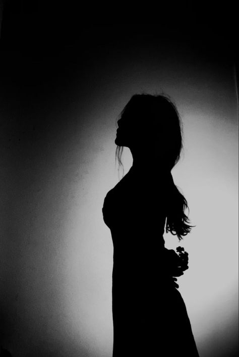 Silhouette Portrait Photography, Women Shadow Silhouettes, Silouttes Photography, Girl Silhouette Aesthetic, Silhouette Photography Ideas, Female Silhouette Photography, Silhouette Photoshoot, Noir Photoshoot, Female Shadow