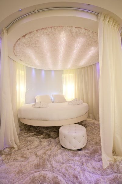 Bedroom Set Designs, Circle Bed, Hiasan Bilik Tidur, Luxury Bedroom Design, Round Beds, Girl Bedroom Designs, Girl Bedroom Decor, Room Ideas Bedroom, Dream Rooms