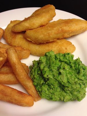 Jamie Oliver's Minty Mushy Peas | She's Almost Always Hungry Healthy Brunch Ideas, Fish And Chips Recipe, British Fish And Chips, Hp Sauce, Mushy Peas, English Peas, Healthy Brunch, Weekly Meals, Jamie Oliver Recipes