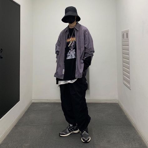 Streetstyle Aesthetic Outfits Men, Asian Fashion Men Street, Streetwear Korean Men, Mens Street Fashion Korea, Asian Male Street Fashion, Mens Asian Streetwear, Korean Hip Hop Fashion Men, Kpop Street Style Men, Japanese Streetwear Fashion Men