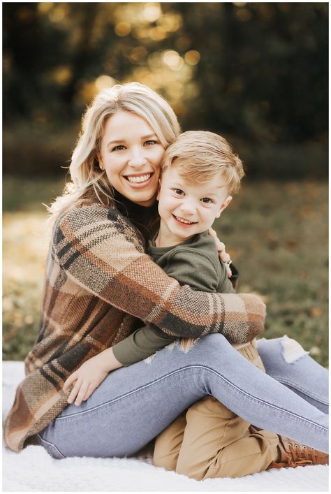 Capturing the Beauty of Fall: Inspiring Family Portraits in a Neutral + Green Palette — vika photography