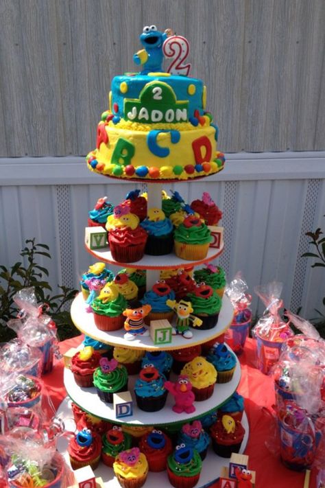 Seaseme Street Birthday Party, Sesame Street Birthday Party Ideas Boy, Baby Cookie Monster, Elmo Birthday Party Boy, Sesame Street Birthday Cakes, Sesame Street Cupcakes, Small Character, 1st Bday Cake, Sesame Street Cake