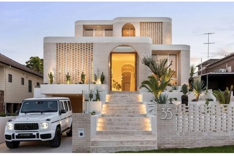 Islamic Architecture House, Italian Villa Interior, Mediterranean Homes Exterior, Modern Mediterranean Homes, House Outer Design, Mediterranean Style Home, Homes To Love, Mediterranean Villa, Beach House Design