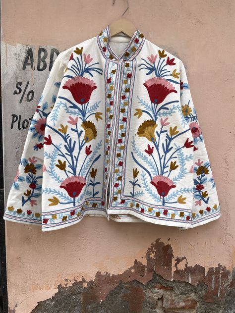 Indian Floral Women Suzani Embroidery Jacket, Winter Jacket, Womens Coat, Quilted Jacket, Unisex Coat, Suzani Short Jacket Suzani Fabric, Unisex Jacket, Sleepwear Robe, Embroidered Jacket, Cotton Jacket, Ladies Party, Short Jacket, Quilted Jacket, Party Wear