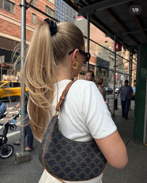 Nyc girl Celine Bag Outfit, Celine Ava, Celine Outfit, Success Lifestyle, My Style Bags, Bag Outfit, Mommy Style, Bags Aesthetic, Vintage Purses