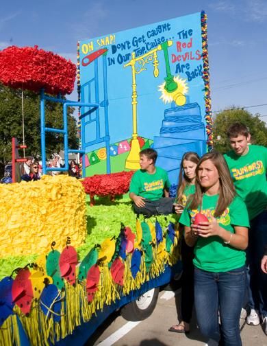 Mouse Trap - Game Float Idea Homecoming Hallway Ideas, Homecoming Parade Float Ideas, Hoco Float Ideas, Hoco Floats, Homecoming Activities, Game Day Signs, Homecoming Float Ideas, Students Council, Run Through Signs