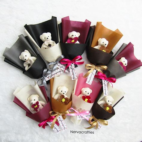 Bokay Flowers, Mini Chocolate Bouquet, Mini Bouquet Flowers, Graduation Flowers Bouquet, Card Paper Crafts, Bouquet Diy Gift, Mini Flower Bouquet, Doll Bouquet, Food Bouquet