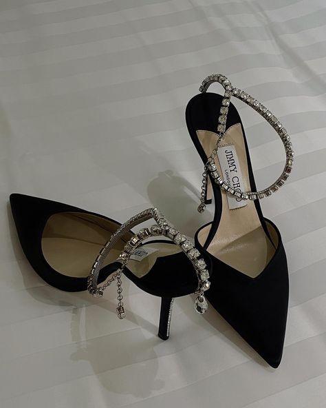 Diamond Heels, Heels Aesthetic, Fashion Shoes Heels, Shoes Heels Classy, Jimmy Choo Heels, Heels Classy, Black Suede Pumps, Fancy Shoes, Girly Shoes