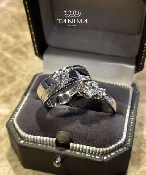 Best Wedding Rings Couple Diamond, Engagement Couple Rings With Names, Latest Ring Designs, خواتم خطوبة, Wedding Rings Sets His And Hers, Cute Promise Rings, Couple Ring Design, Tiffany Engagement Ring, Luxury Wedding Rings