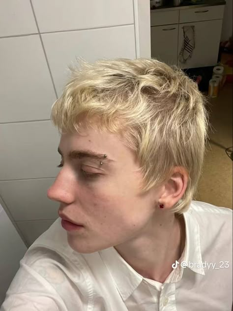 Non Binary Buzzcut, Men’s Short Haircuts, Pixie Cut Men, Guys With Piercings, Asian Haircut, Artists And Models, Hair Inspiration Short, Haircut Inspo, Eyebrow Piercing