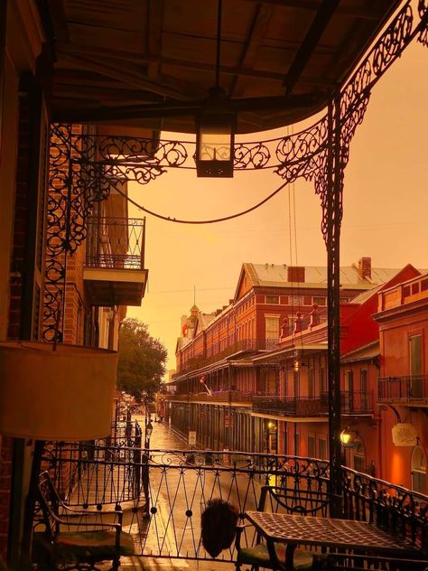 1920's Asthetic, Mafia Core, 1920s Aesthetic, Nouvelle Orleans, Downtown New Orleans, Oc Board, New Orleans French Quarter, New Orleans Homes, Southern Gothic