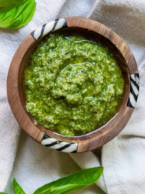 Dairy Free Pesto, Homemade Pesto Sauce, Sauce Pesto, Basil Pesto Recipes, Walnut Pesto, Tomato Pesto, Pesto Chicken Pasta, Homemade Pesto, Easy Paleo