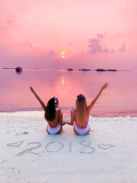 2018 Instagram, Cute Beach Pictures, Photos Bff, Beach Instagram Pictures, Summer Picture Poses, Beach Pictures Friends, Best Friend Photography, Shotting Photo, Best Friend Photoshoot