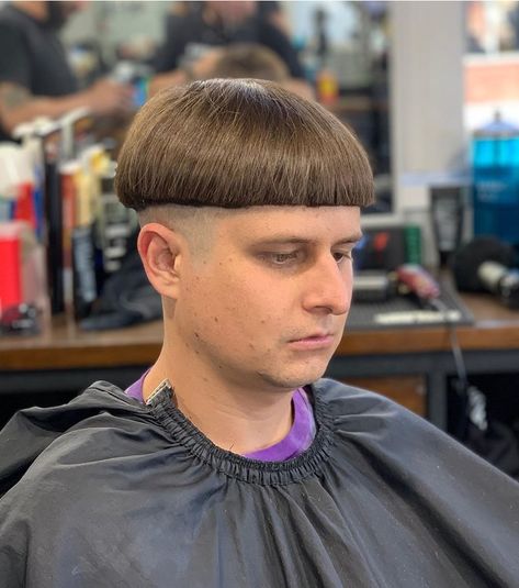 Oliver Tree, Bowl Haircuts, Side Bangs Hairstyles, Haircut Pictures, Side Hairstyles, 90s Hairstyles, Haircut Hairstyle, Bowl Cut