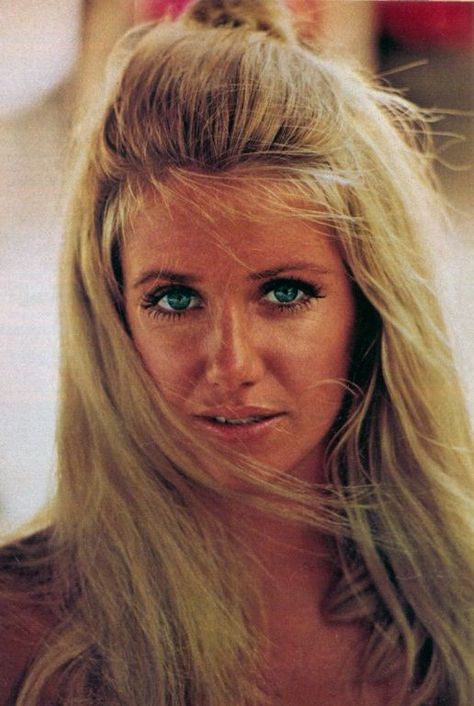 The 70s were all about Suzanne Somers. She mastered the role of ditsy blond, Chrissy Snow in Three’s Company. Her performance was so good, we were sure she was like that in real life (just for the record, she isn’t). Since her Chrissy days, she has gifted the world with her epic fitness videos, as … Chrissy Snow, Jane Mansfield, 70s Tv, Suzanne Somers, 1970s Women, Angie Dickinson, Three's Company, Farrah Fawcett, Rock N Roll Music