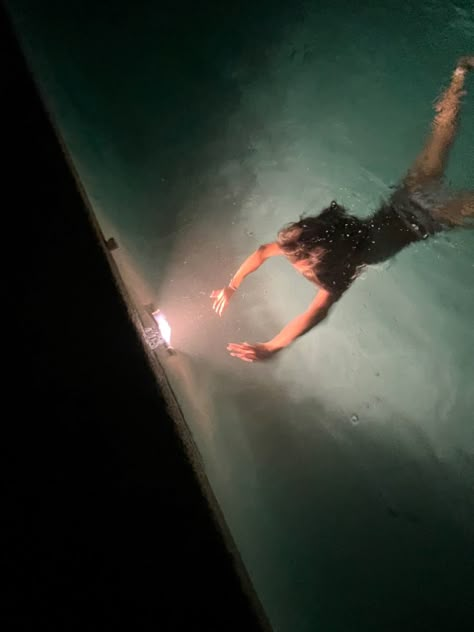 Night Pool Shoot, Night Swim Photoshoot, Night Swimming Aesthetic Pool, Pool At Night Aesthetic, Night Pool Photoshoot, Night Pool Pictures, Hot Summer Nights Aesthetic, Pool Aesthetic Night, Pool Night Pictures