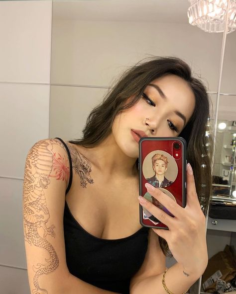 33.8k Likes, 208 Comments - Niwa Edingo (@kneewah) on Instagram: “my alter ego🥵 new video on youtube, link in bio <3” Asian Baddie Tattoo, Asian Women Tattoos, Korean Girl Tattoo, Abg Tattoo, Asian Girl Tattoo, Asian Tattoos For Women, Asian Tattoo Ideas, Fashion Manufacturing, Cuff Tattoo