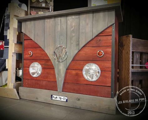 Vw Bus Bar, Pallet Light, Scaffolding Wood, Repurposed Pallet Wood, Repurpose Pallets, Pallet Dog Beds, Bus Bar, Pallet Home Decor, Pallet Bar Diy