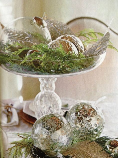 Tabletop Green Christmas Decorations, Christmas Table Centerpieces, Christmas Centerpieces Diy, Christmas Tablescape, White Christmas Decor, Christmas Gathering, Have Inspiration, Navidad Diy, Holiday Centerpieces