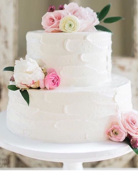 Small Wedding Cake, Wedding Cake Fresh Flowers, Simple Bridal Shower, Small Wedding Cakes, Baker Cake, Simple Bride, Gorgeous Wedding Cake, Layered Cake, Simple Wedding Cake