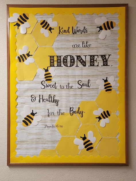 Winnie The Pooh Classroom Theme Bulletin Boards, Honey Bee Classroom Decor, 3rd Grade Classroom Decorations Themes, Bumble Bee Bulletin Board, Bee Door Decorations Classroom, Bee Hive Classroom Theme, Bee Bulletin Board Ideas, Bee Classroom Theme, Bee Theme Bulletin Board