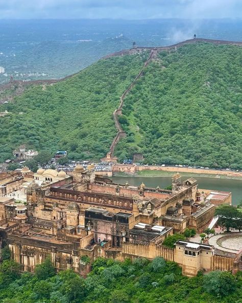 The view from the top of Jaigarh Fort, overlooking the Amber Fort, is truly breathtaking, especially during the monsoon season. The lush greenery that envelops the landscape creates a vibrant contrast against the historic architecture of the fort💛💚💙 . . . . . . #galleryjpr #jaipurgallery #jaipur #amberfort #jaigarhfort #jaipurtourism #jaipurforts #greenjaipur #jaipurarchitecture #jaipurcity #sagarlake #jaipurtrekking Jaigarh Fort Jaipur, Fort Architecture, Amber Fort, Monsoon Season, Historic Architecture, The Fort, Lush Greenery, Historical Architecture, The Landscape