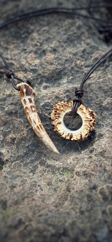 Deer Antler Jewelry Diy, Elk Jaw Bone Art, Deer Horn Jewelry, Carved Antler Jewelry, Arrowheads Jewelry, Deer Antler Jewelry, Antler Carving, Deer Antler Crafts, Deer Antler Necklace