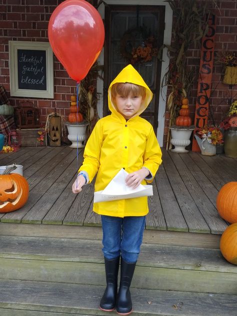 My kids "Georgie" Halloween costume 2017 Georgie Costume, Scary Kids, Halloween Circus, Christmas Photo Booth, Creepy Halloween Decorations, Kids Costumes Boys, Diy Halloween Costumes Easy, About Halloween, Scary Halloween Costumes