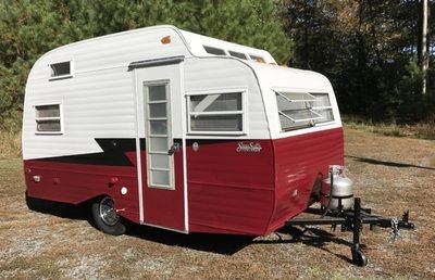 Vintage Camper Trailers For Sale - VINTAGE CAMPER TRAILERS Retro Campers For Sale, Camper Revamp, Trailer Exterior, Scotty Camper, Trailers Vintage, Small Trailers, Vintage Motorhome, Glamping Trailer, Camping Trailer For Sale