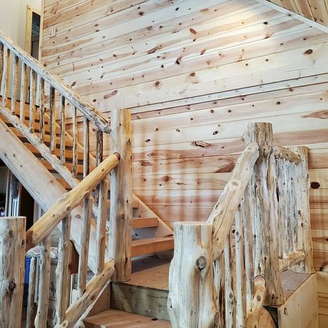 Log Railing, Loft Railing, Luxury Log Cabins, Cabin Interior Design, Log Home Living, Timber Homes, Handrail Design, Log Home Designs, Entry Stairs