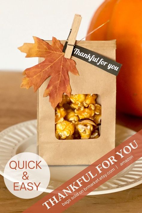 Friendsgiving Goody Bags, Thanksgiving Favors Ideas, Homemade Thanksgiving Table Favors, Thanksgiving Decorations For Work Party, Fall Party Favors Diy, Thanksgiving Goody Bags For Adults, Thanksgiving Coworker Treats, Thanksgiving Classmate Gifts, Thanksgiving Guest Gifts Party Favors